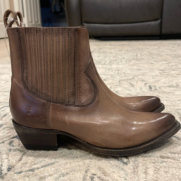 Frye Sacha Western Chelsea Boot in Stone size 7 - Picture 3 of 9